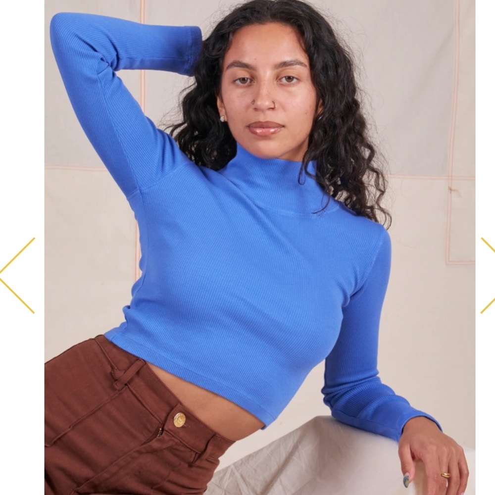ESSENTIAL TURTLENECK - CORNFLOWER BLUE
